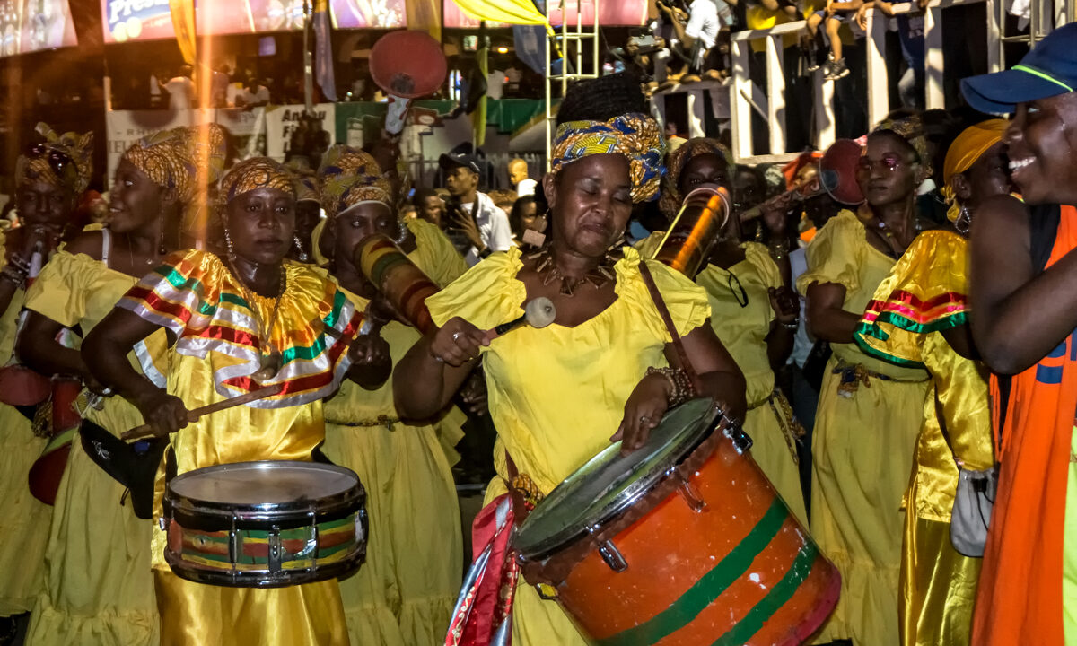 Penti, eskilti, literati, mizik, lang kreyòl ... - Anbasad Ayiti nan Kolonbi